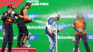 Piastri, Verstappen e Hadjar fizeram o pódio do GP da Holanda • Foto: Divulgação/ Fórmula 1