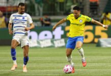 Palmeiras empata e assume a liderança