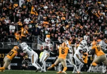 Jordan Love brilha e Packers vencem os Steelers por 35 a 25.