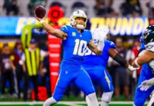 Chargers conquistam vitória suada sobre os Eagles após jogo eletrizante.