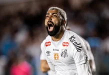 Clássico com arbitragem polêmica termina empatado na Vila Belmiro