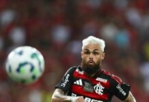 Michael rescinde contrato com o Flamengo e fica livre no mercado