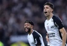 Hugo Souza pega pênalti, Corinthians bate o Bragantino e vence a primeira no Brasileirão