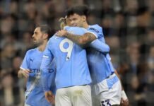 Manchester City vence o Newcastle e encosta na liderança da Premier League