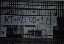 Torcida do Santos faz protesto na Vila Belmiro contra a gestão de Marcelo Teixeira