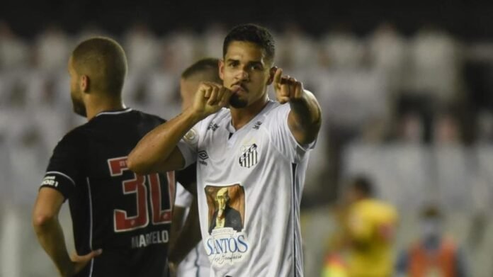 lucas-verissimo-comemora-gol-do-santos-contra-o-vasco-da-gama-em-jogo-do-brasileirao-2020-1599095551878_v2_900x506