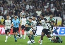 Em um dérbi tenso e com duas expulsões, Corinthians e Palmeiras empatam sem gols pelo Brasileirão