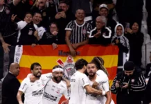 Com gol no fim, Corinthians vence o Atlético-MG e se afasta do Z-4 do Brasileirão
