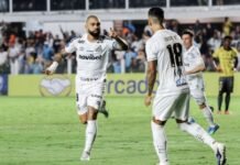 Santos vence Deportivo Cuenca e garante vaga nos playoffs da Sul-Americana