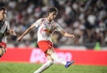 Sob vaias, Vasco perde para o Bragantino e cola no Z-4 do Brasileirão