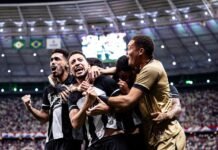 Ceará vence o Fortaleza de virada, amplia tabu e encosta nos líderes da Série B