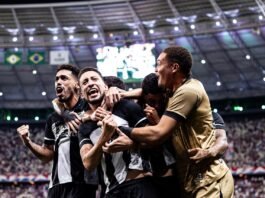Ceará vence o Fortaleza de virada, amplia tabu e encosta nos líderes da Série B