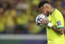 Médico da Seleção Brasileira confirma lesão de Neymar e dá prazo de recuperação