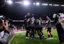 Corinthians vence São Paulo em clássico polêmico e sai do Z-4 no Brasileirão