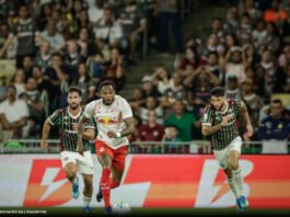 Fluminense busca empate no fim contra o Bragantino em jogo de três expulsões no Brasileirão