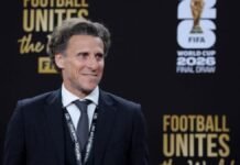 Diego Forlán é anunciado como o novo técnico da seleção do Uruguai