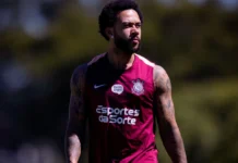 Memphis e Corinthians mantêm negociações, mas renovação segue sem definição