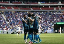 Grando defende dois pênaltis, e Grêmio vence o Cruzeiro em amistoso em Brasília
