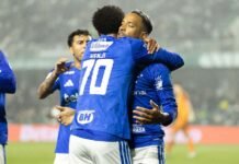 Matheus Pereira resolve, Cruzeiro vence o Coritiba e se aproxima do G-5 no Brasileirão