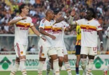 Com dois de Malen, Roma goleia o Lecce e assume a liderança do Campeonato Italiano