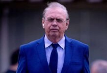 Presidente do Corinthians faz pedido a Memphis Depay depois de não renovar com o holandês