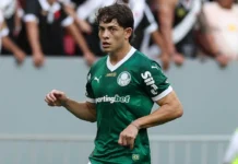 Napoli demonstra interesse na contratação do lateral-direito Giay, do Palmeiras