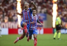 Com dois de Erick Pulga, Bahia vence o Internacional de virada e entra no G-5 do Brasileirão
