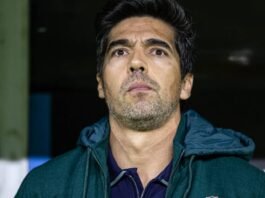 Organizada do Palmeiras protesta contra Abel Ferreira e pede a saída do treinador