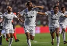 Santos decide no segundo tempo, vence o Vasco e sai da zona de rebaixamento no Brasileirão