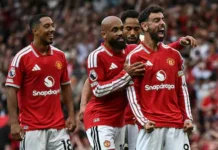 Bruno Fernandes faz hat-trick, Manchester United goleia o Ipswich Town e vence a primeira na Premier League