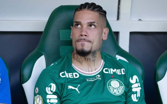 Paulinho-ficou-no-banco-de-reservas-em-Palmeiras-x-Fortaleza-scaled-aspect-ratio-512-320