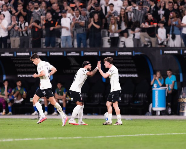 corinthians-vence-o-rosario-central-com-gol-de-zb