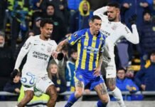Com um a menos, Corinthians segura empate com o Rosario Central nas oitavas da Libertadores