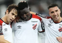 Viveros faz dois, Athletico-PR vence o Botafogo e encosta na vice-liderança do Brasileirão