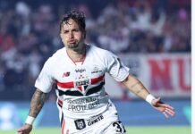 São Paulo vence o Vasco e volta a sonhar com vaga na Libertadores